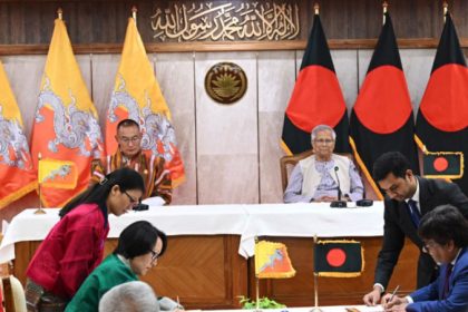 ঢাকায় শেরিং টোবগে: প্রধান উপদেষ্টার সঙ্গে বৈঠকের পর দুটি সমঝোতা স্মারক সই