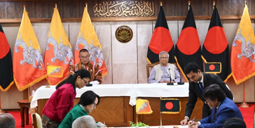 ঢাকায় শেরিং টোবগে: প্রধান উপদেষ্টার সঙ্গে বৈঠকের পর দুটি সমঝোতা স্মারক সই