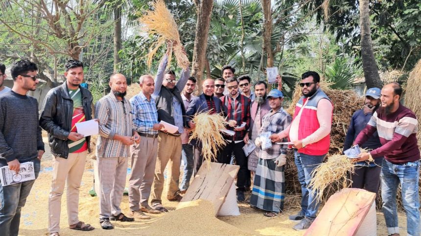 সান্তাহারে দমদমা গ্রামে বিএনপি নেতা-কর্মীদের নির্বাচনী প্রচার