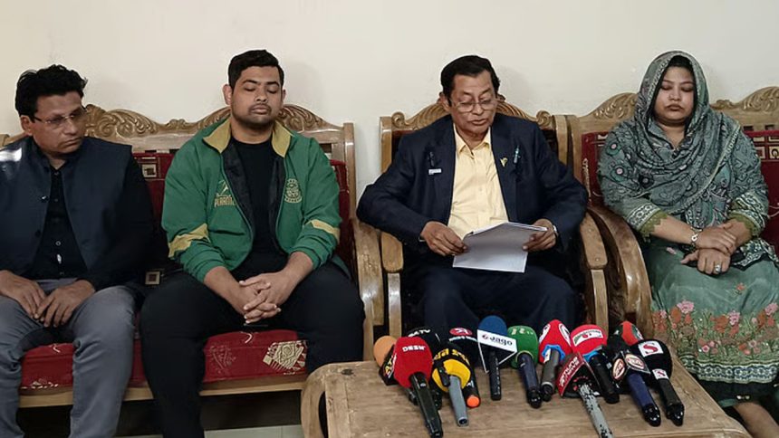 ফরিদগঞ্জে স্বতন্ত্র প্রার্থীর বিজয় চ্যালেঞ্জ করে সংবাদ সম্মেলন হারুনুর রশিদের