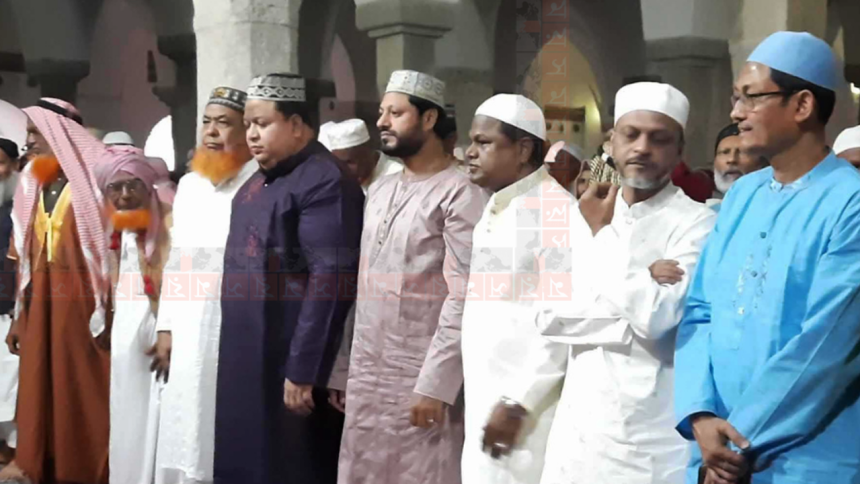 ষাটগম্বুজ মসজিদে ঈদুল ফিতরের প্রধান জামাত সম্পন্ন: অংশ নিলেন জেলা বিএনপি নেতা এম এ সালাম
