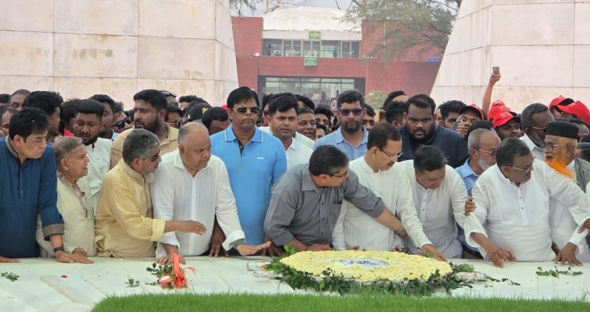 প্রতিমন্ত্রী মীর শাহে আলম ও জেলা পরিষদের নবনিযুক্ত প্রশাসক মুরাদের শ্রদ্ধা নিবেদন
