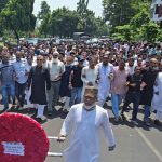 মহানগর উত্তর বিএনপির সাবেক আহ্বায়ক সাইফুল আলম নীরবের উদ্যোগে মাজারে পুষ্পস্তবক অর্পণ