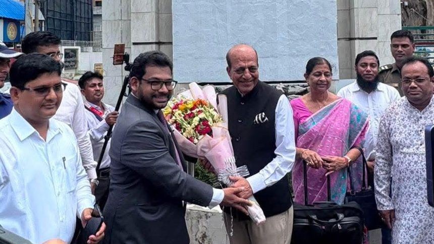 বেনাপোল সীমান্ত দিয়ে সড়কপথে বাংলাদেশে এলেন দীনেশ ত্রিবেদী